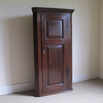 OAK HANGING CORNER CUPBOARD