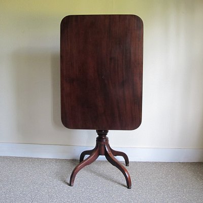 MAHOGANY SNAP TOP TABLE