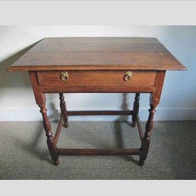 OAK SIDE TABLE