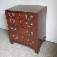 MAHOGANY CHIPPENDALE CHEST OF DRAWERS