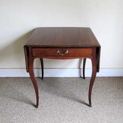 MAHOGANY BUTTERFLY PEMBROKE TABLE