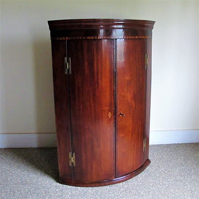 MAHOGANY BOW FRONT HANGING CORNER CUPBOARD