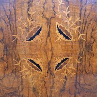 VICTORIAN WALNUT INLAID CENTRE TABLE