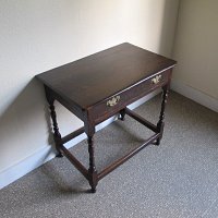 OAK SIDE TABLE