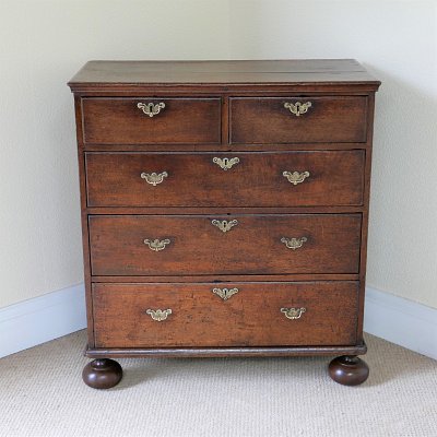 QUEEN ANNE OAK CHEST OF DRAWERS