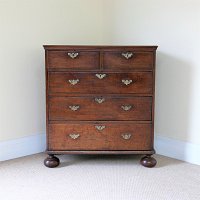 QUEEN ANNE OAK CHEST OF DRAWERS