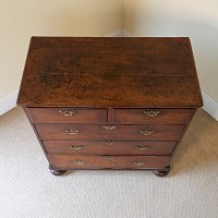 QUEEN ANNE OAK CHEST OF DRAWERS