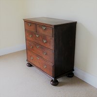 QUEEN ANNE OAK CHEST OF DRAWERS