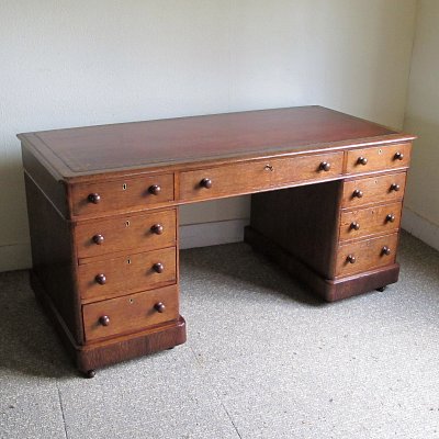 OAK PEDESTAL DESK