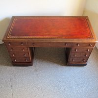 OAK PEDESTAL DESK