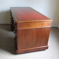 OAK PEDESTAL DESK