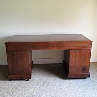 OAK PEDESTAL DESK