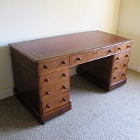 OAK PEDESTAL DESK