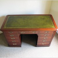 MAHOGANY KNEEHOLE DESK