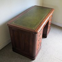 MAHOGANY KNEEHOLE DESK