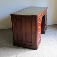 MAHOGANY KNEEHOLE DESK