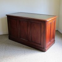 MAHOGANY KNEEHOLE DESK