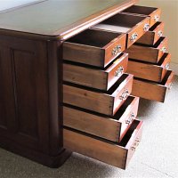 MAHOGANY KNEEHOLE DESK