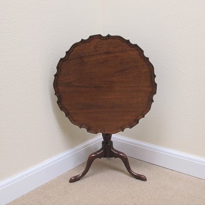 MAHOGANY PIE CRUST TRIPOD TABLE