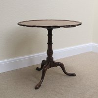 MAHOGANY PIE CRUST TRIPOD TABLE