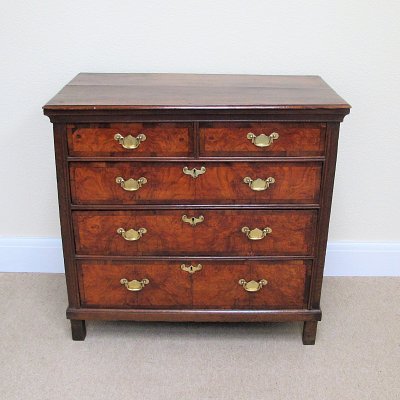 OAK CHEST OF DRAWERS (WILLIAM & MARY PERIOD)