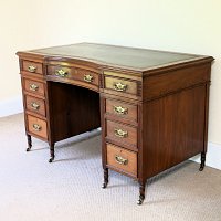 EDWARDIAN WALNUT PEDESTAL DESK