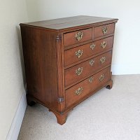 RED WALNUT GEORGIAN CHEST OF DRAWERS