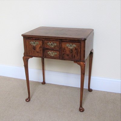 GEORGE I WALNUT SIDE TABLE