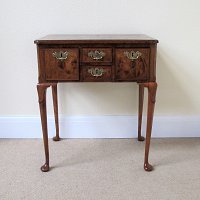 GEORGE I WALNUT SIDE TABLE