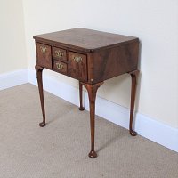 GEORGE I WALNUT SIDE TABLE