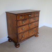 QUEEN ANNE WALNUT CHEST OF DRAWERS c.1710