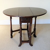 GEORGIAN OAK GATELEG TABLE OF SMALL PROPORTIONS