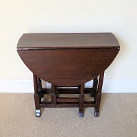 GEORGIAN OAK GATELEG TABLE OF SMALL PROPORTIONS