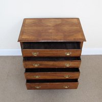 WALNUT CHEST OF DRAWERS (QUEEN ANNE PERIOD)