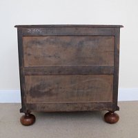 WALNUT CHEST OF DRAWERS (QUEEN ANNE PERIOD)