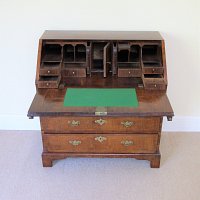 GEORGIAN WALNUT BUREAU