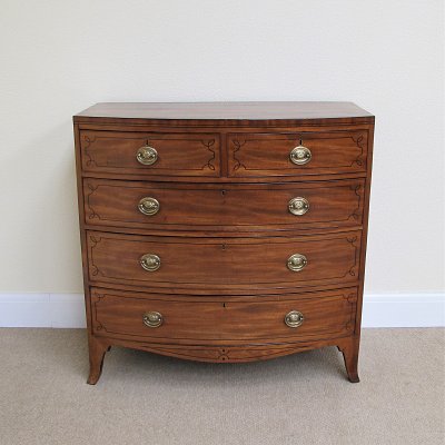 REGENCY MAHOGANY BOW FRONT CHEST OF DRAWERS