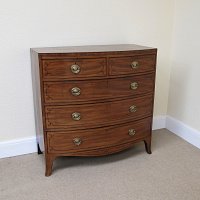 REGENCY MAHOGANY BOW FRONT CHEST OF DRAWERS