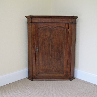 GEORGIAN OAK HANGING CORNER CUPBOARD