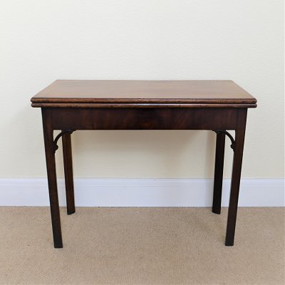 GEORGIAN MAHOGANY CARD TABLE WITH CONCERTINA ACTION