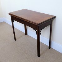 GEORGIAN MAHOGANY CARD TABLE WITH CONCERTINA ACTION