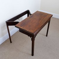 GEORGIAN MAHOGANY CARD TABLE WITH CONCERTINA ACTION