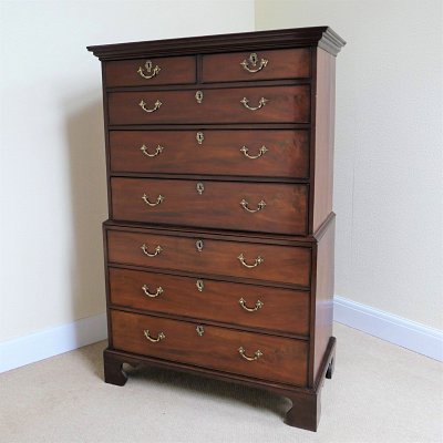 GEORGIAN MAHOGANY CHEST ON CHEST