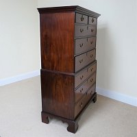 GEORGIAN MAHOGANY CHEST ON CHEST