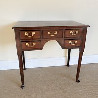 Georgian mahogany lowboy side table