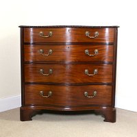 GEORGIAN MAHOGANY CHIPPENDALE SERPENTINE CHEST OF DRAWERS