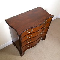 GEORGIAN MAHOGANY CHIPPENDALE SERPENTINE CHEST OF DRAWERS