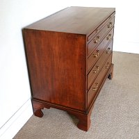 GEORGIAN MAHOGANY CHEST OF DRAWERS WITH BRUSHING SLIDE