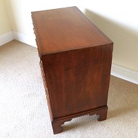 GEORGIAN MAHOGANY CHEST OF DRAWERS WITH BRUSHING SLIDE