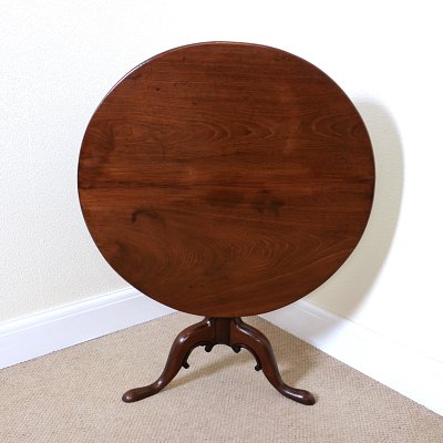 GEORGIAN MAHOGANY TRIPOD TABLE